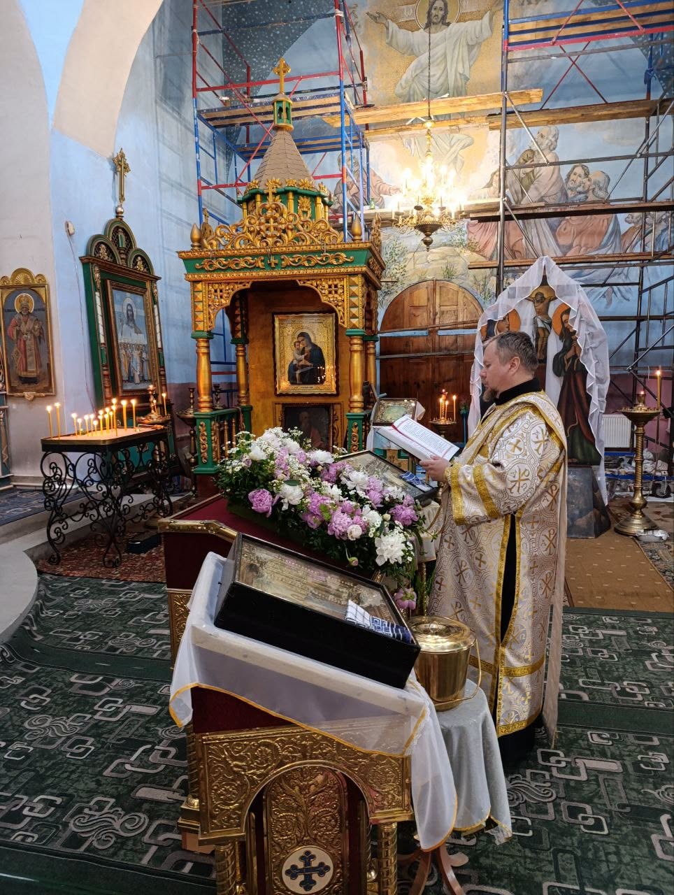 Літургія у неділю всіх святих землі Української