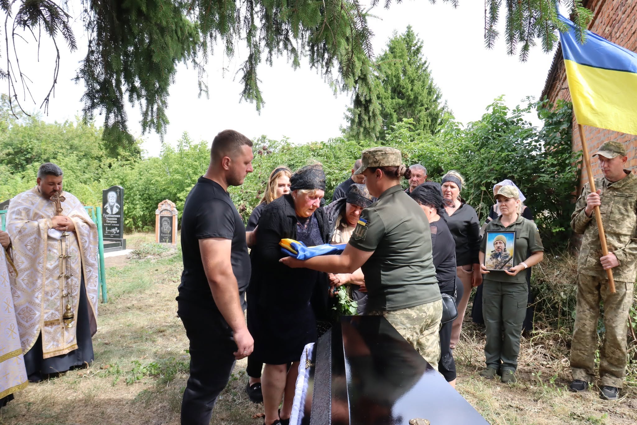 Заупокійна панахида за полеглим воїном Юрієм Запростим с. Врадіївка
